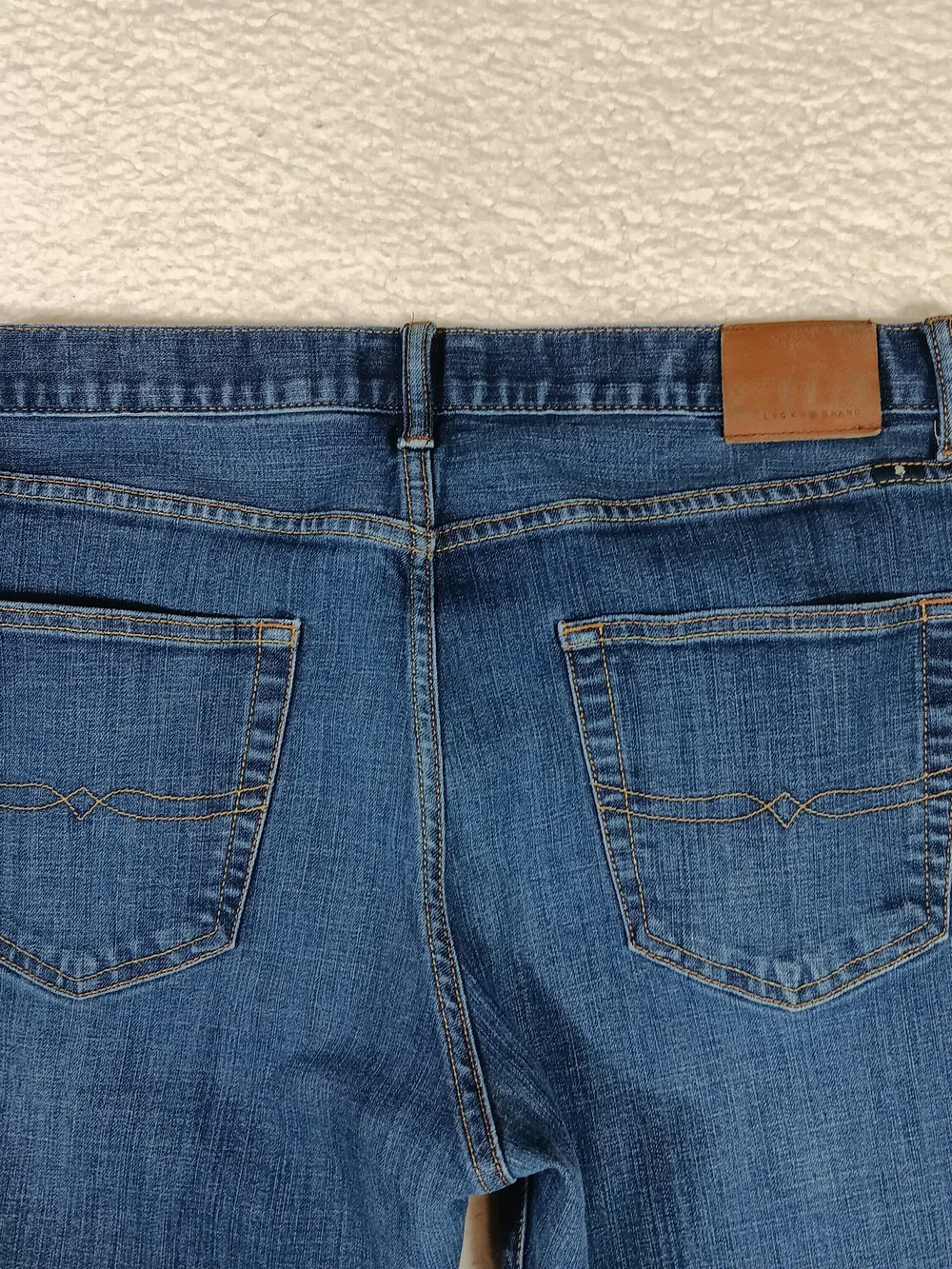 Lucky Brand Jeans Mens 34x34 Blue Denim 410 Athletic Fit Stretch Whiskers
